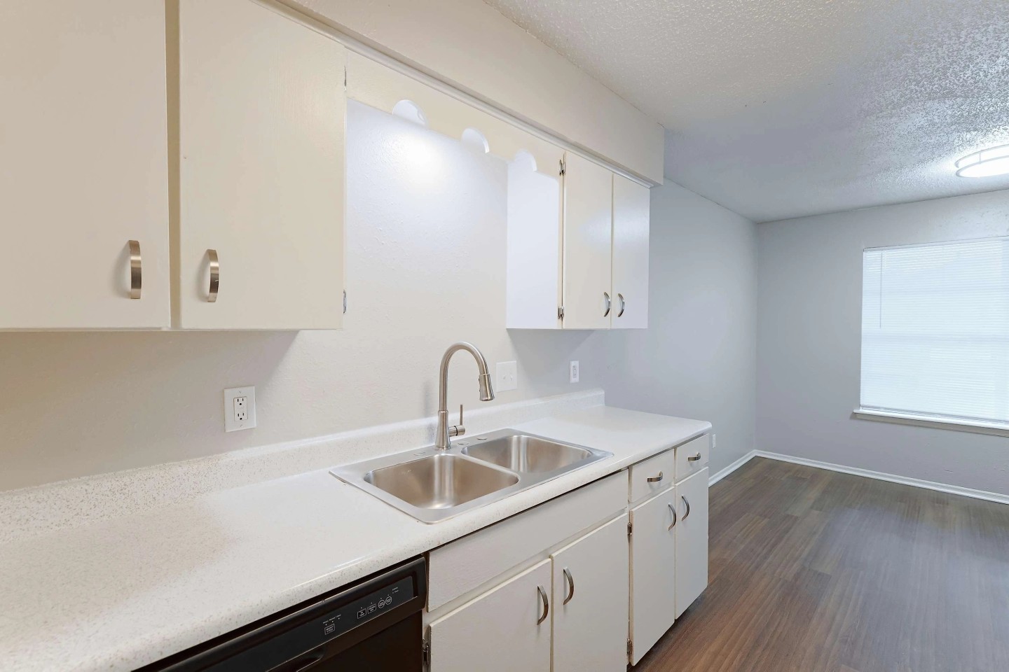 Luxe 30 Apartments Image 1