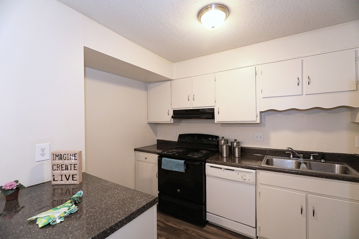 The Morehead Apartments Homes Image 2