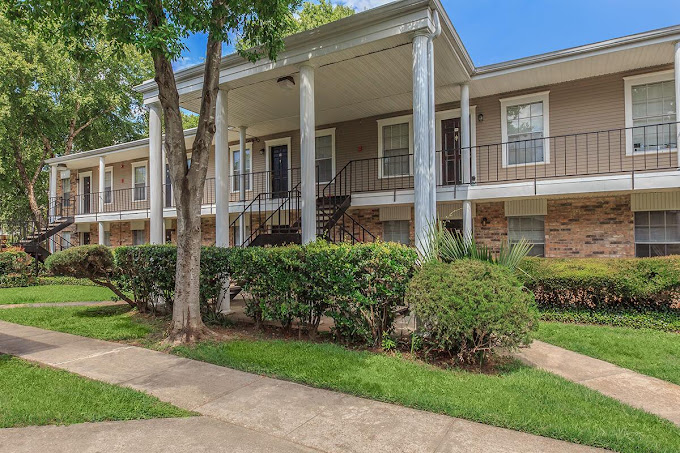 Riverside Oaks Image 4