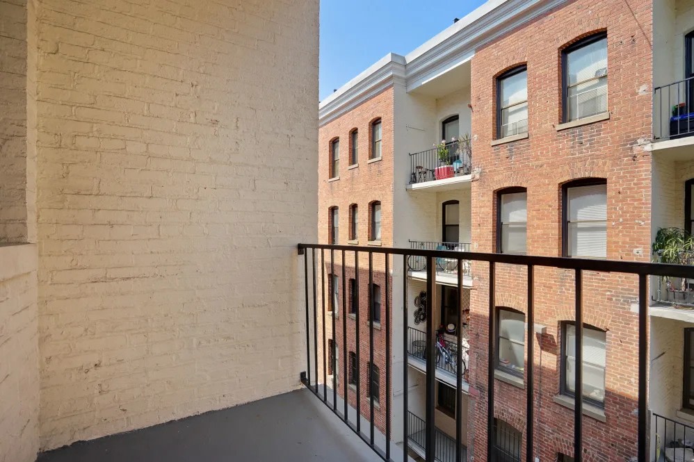 R Street Apartments Image 16