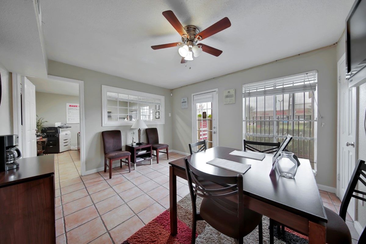 Pelican Pointe Image 1