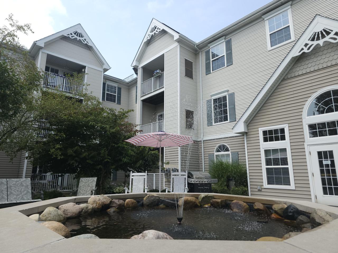 Oakhaven Manor - Senior Living Image 10