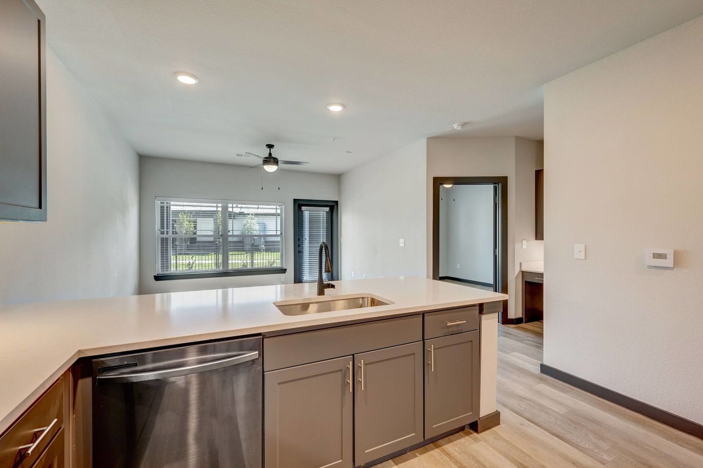 Skyview Flats Image 37