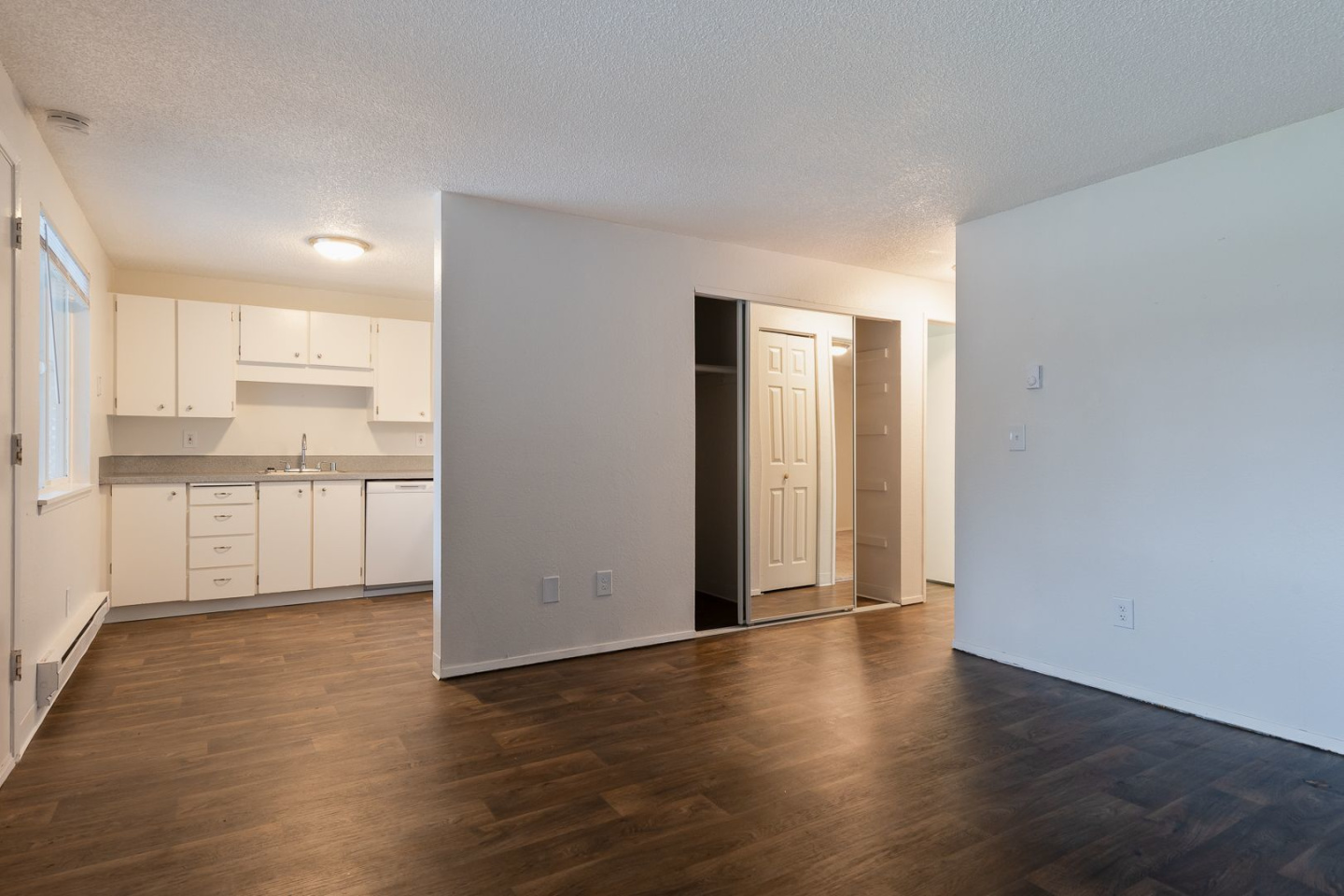 Lindbrook Apartments Image 13