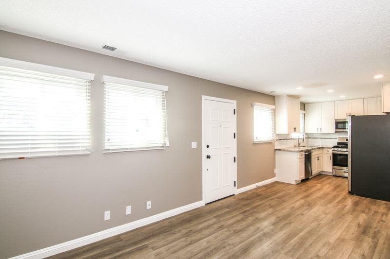 638 W Imperial Avenue Image 8