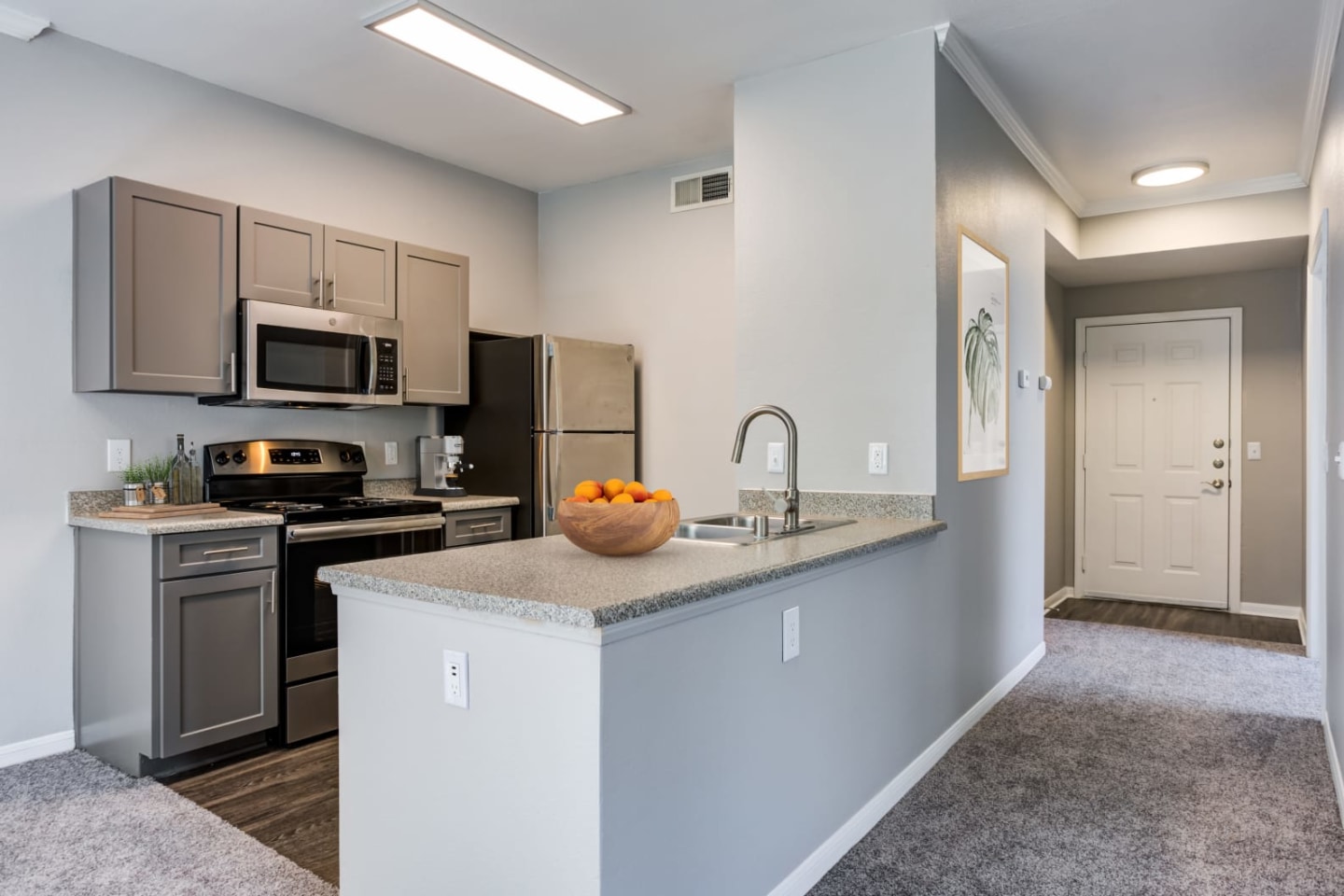 Miramonte and Trovas Apartments Image 2