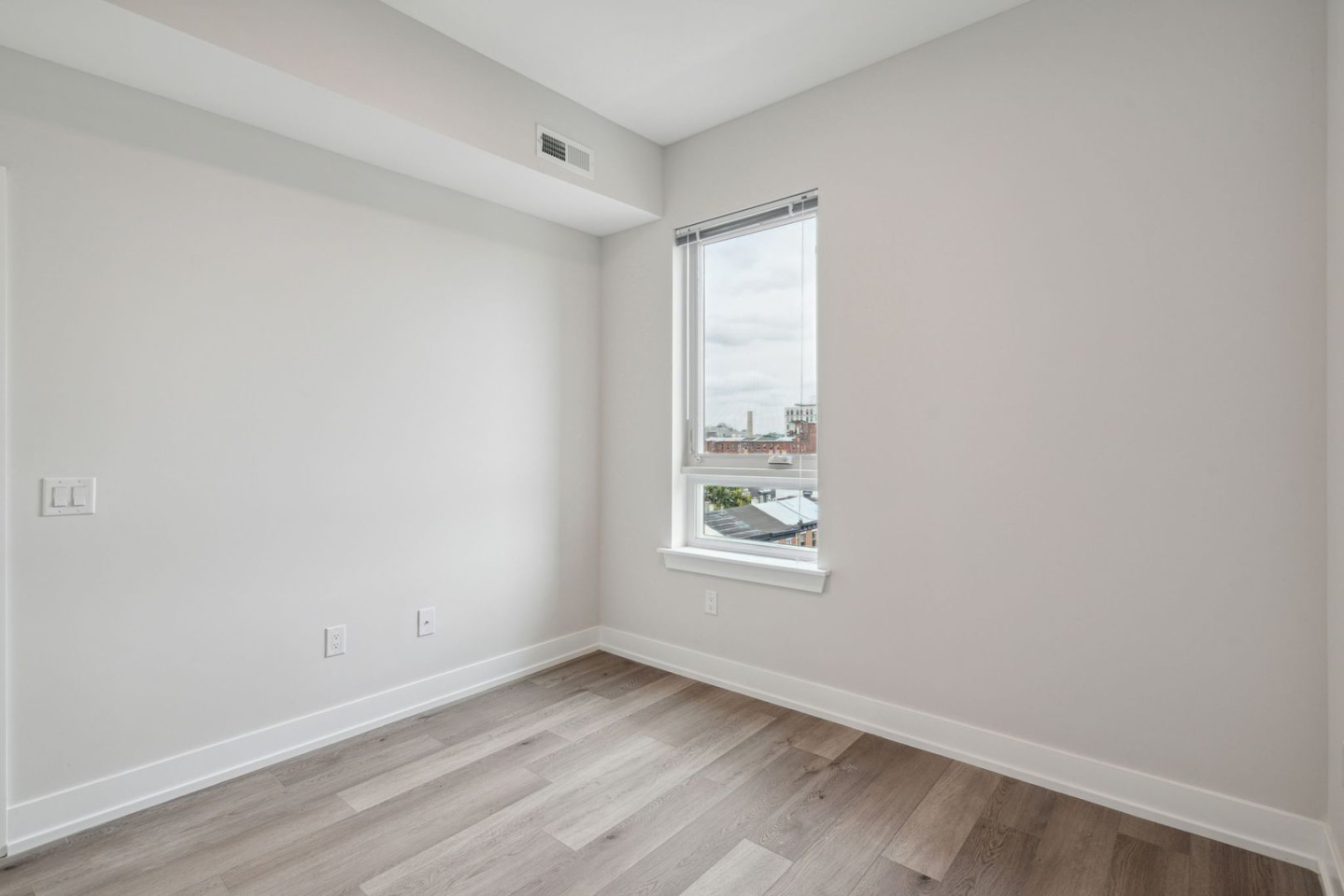342 W Girard Avenue Image 5