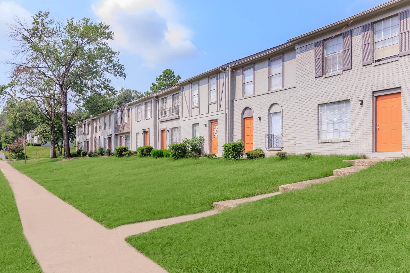 Emerald Pointe Apartments Image 9