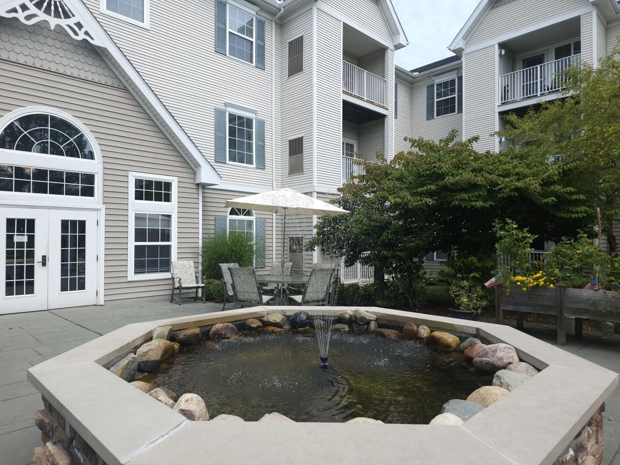 Oakhaven Manor - Senior Living Image 7