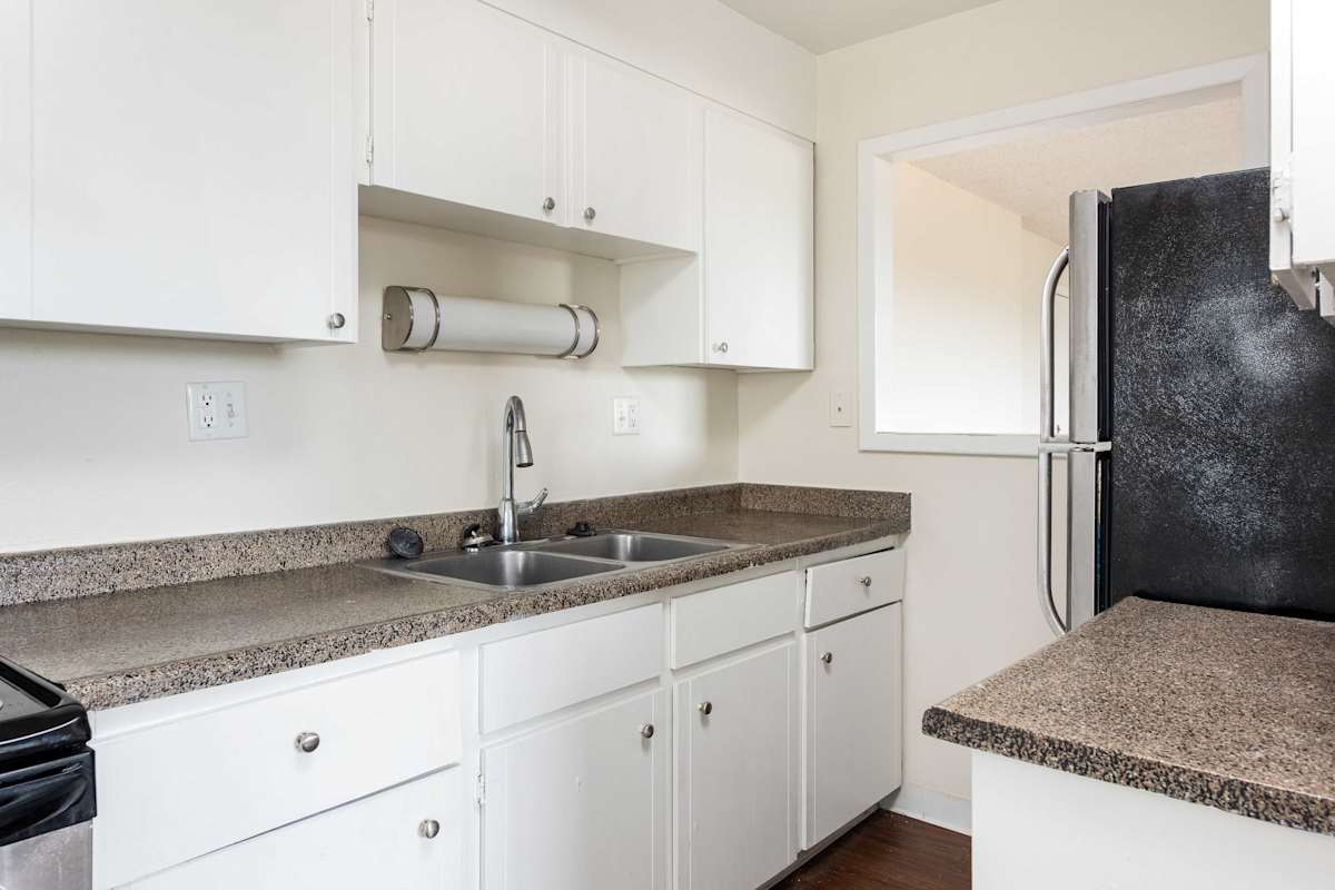 Meridian Garden Apartments Image 11