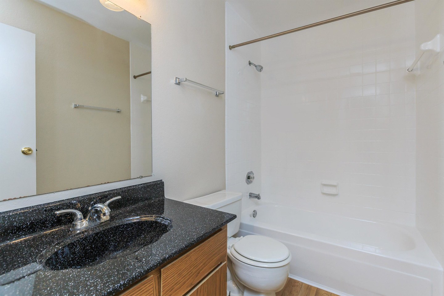 Stone Hollow Apartments Image 9