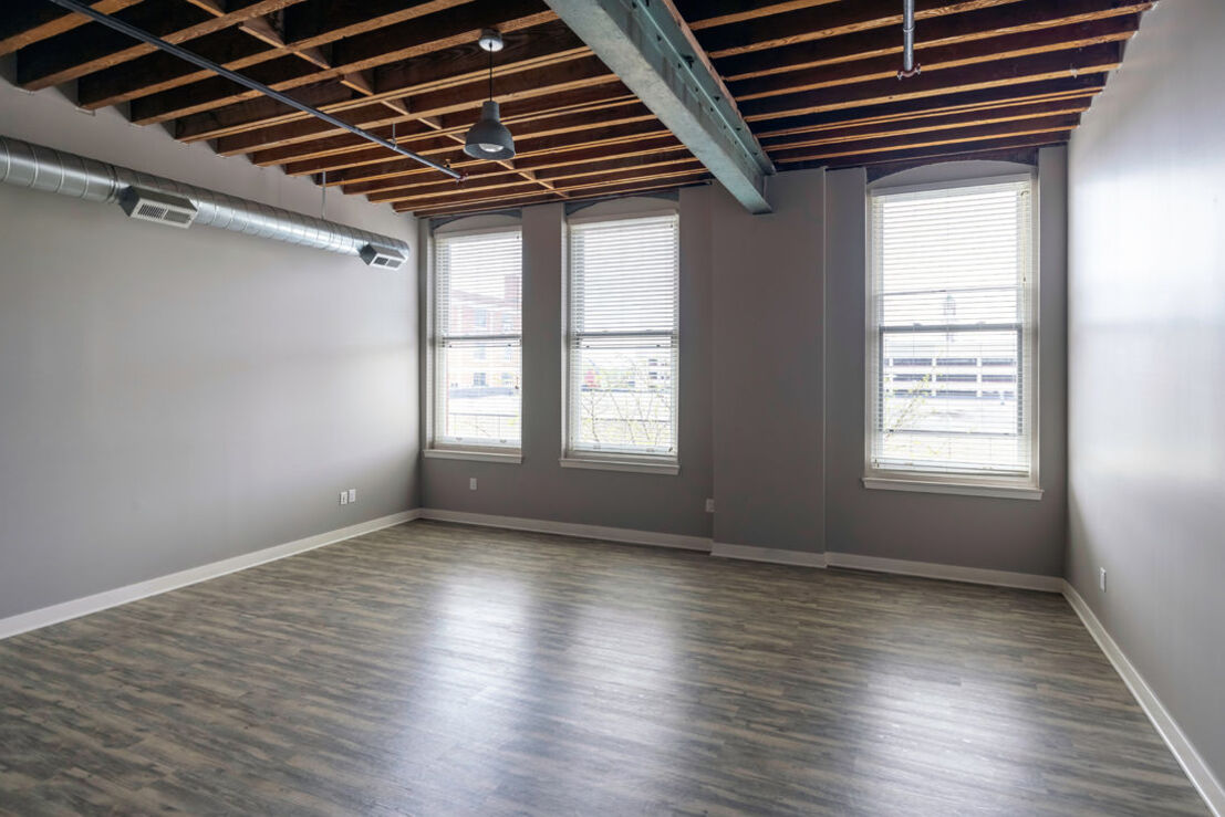 1440 Locust Image 9