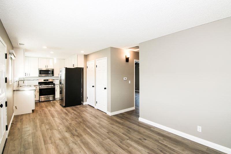 638 W Imperial Avenue Image 4