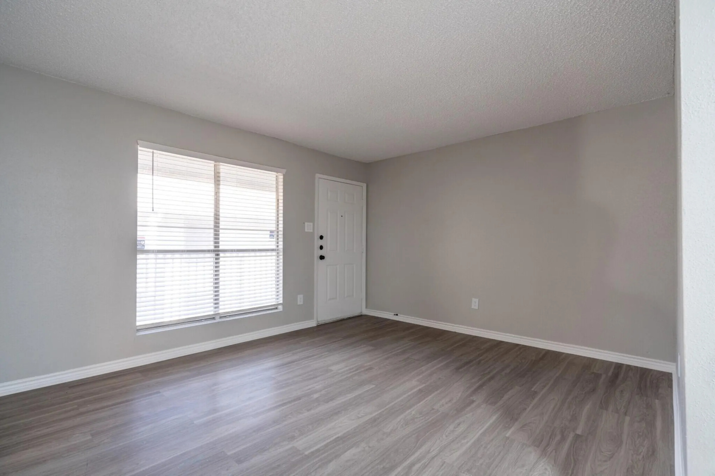 Skylar Pointe Image 12