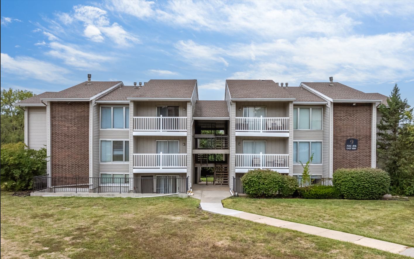 Emerald Hills Apartments Image 2