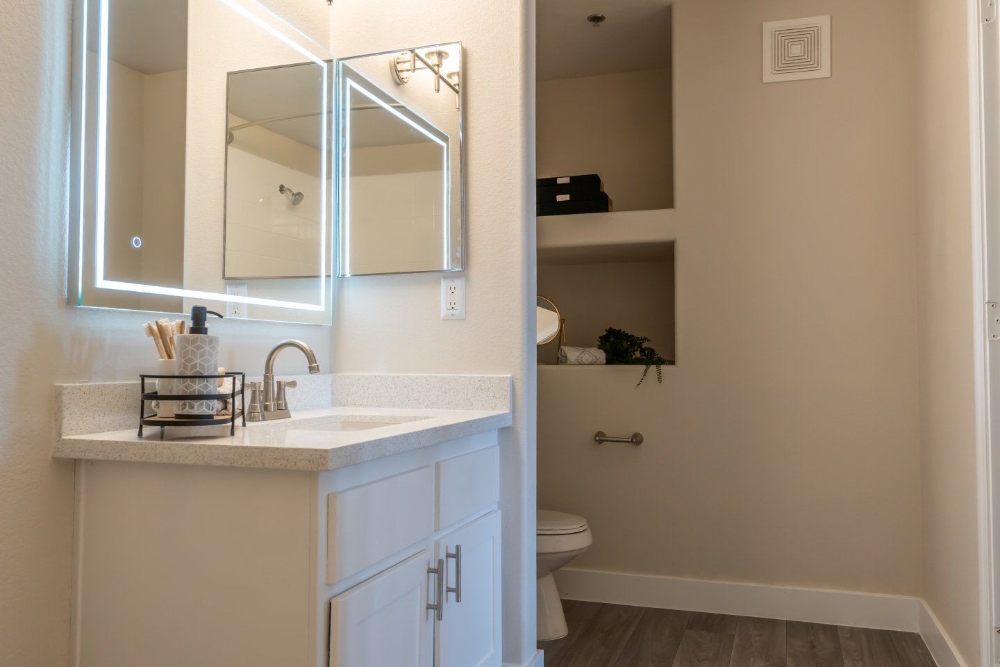 St. Clair Apartment Homes Image 18