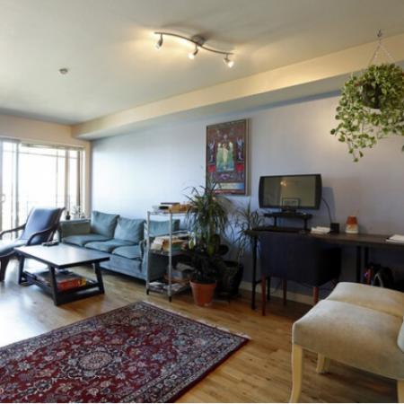 Yugo Seattle Lothlorien Image 45