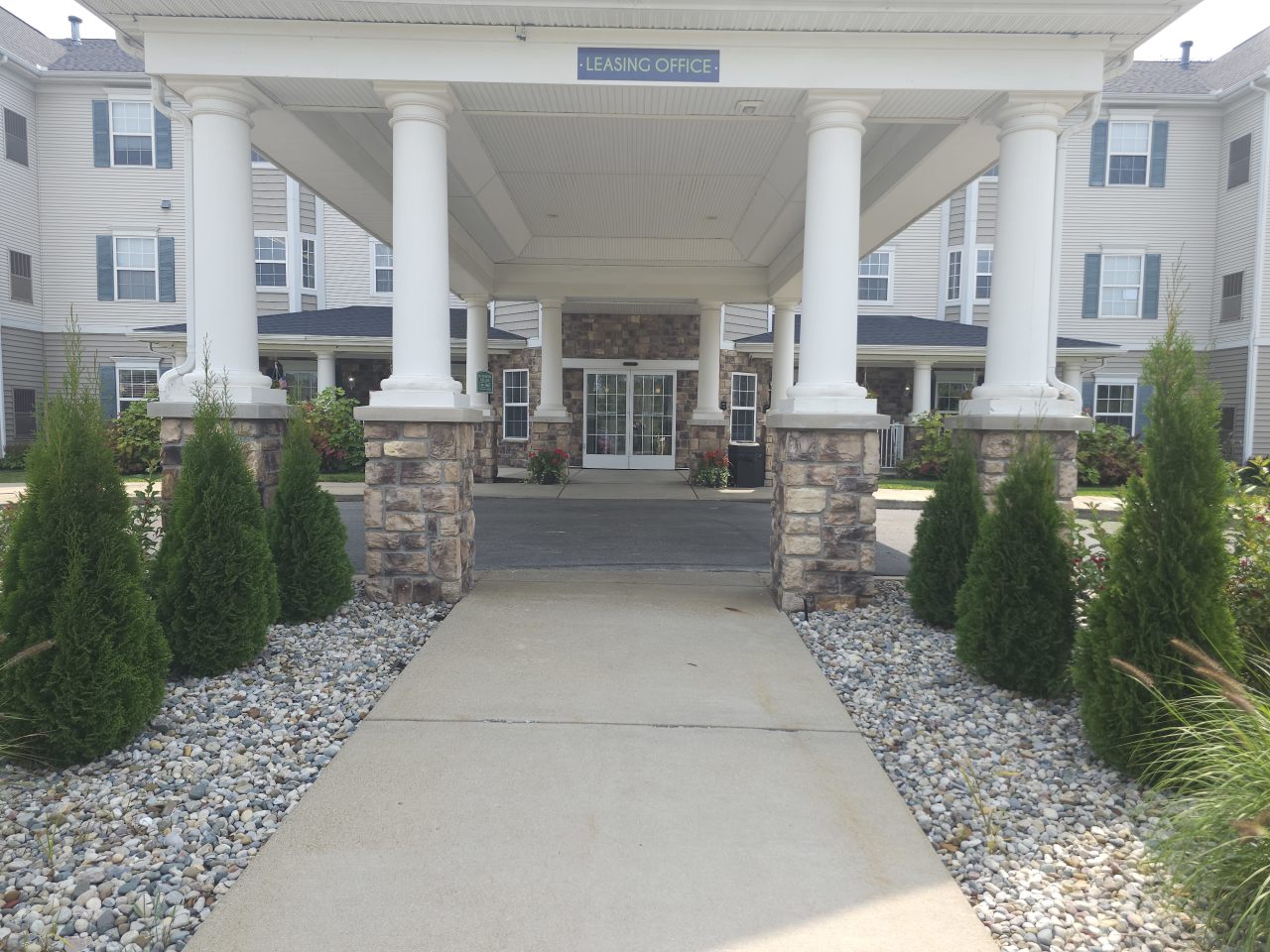 Oakhaven Manor - Senior Living Image 27