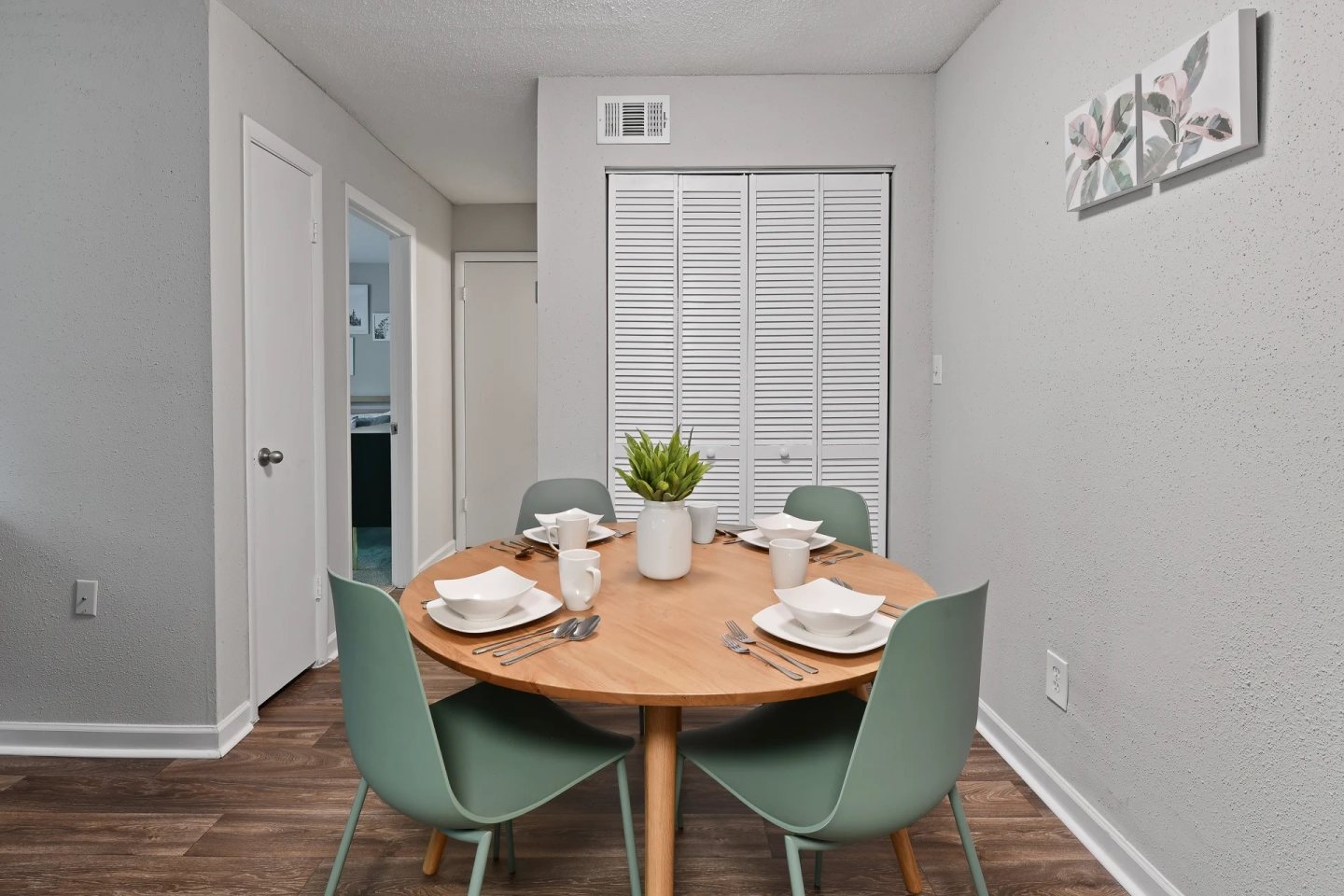 Premier Apartments Image 19