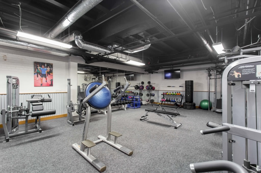 2100 Parkway Image 15