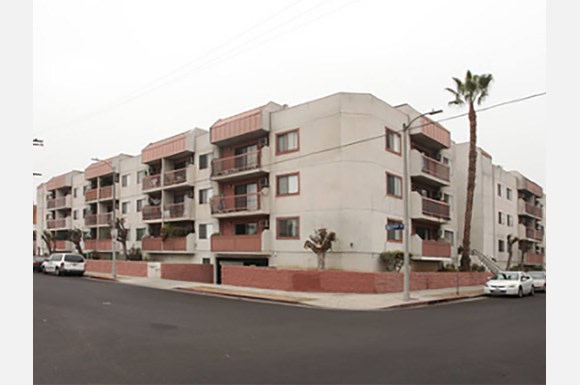 1111 S Oxford Ave Image 6