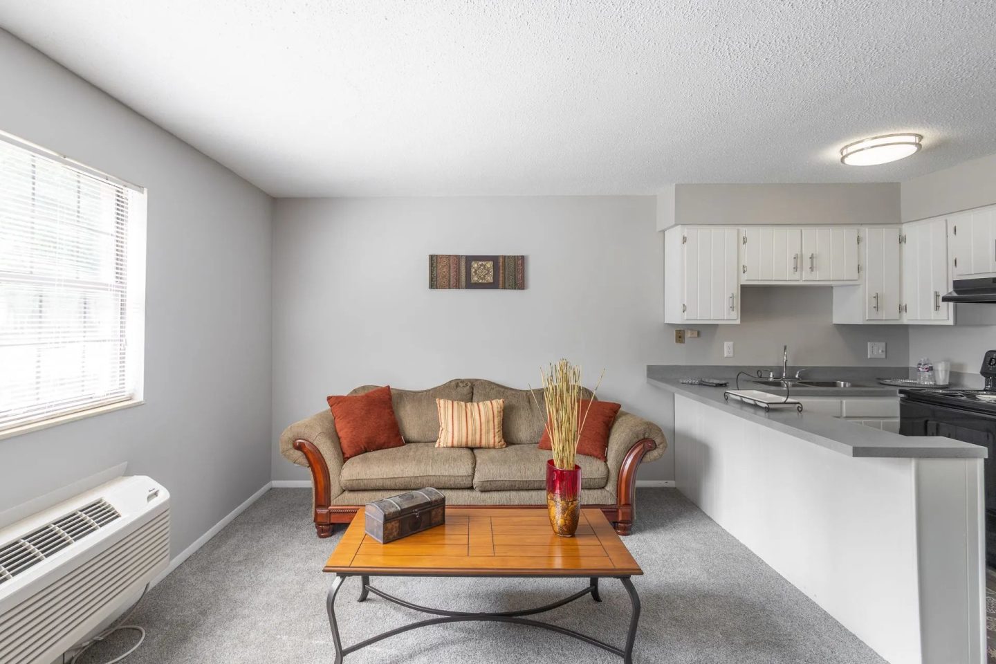 Embassy Apartments Image 11