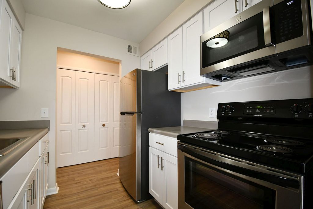 Regency Park Apartments Image 2