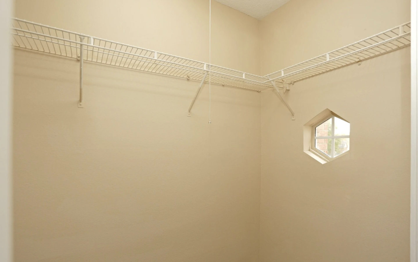 Jamestown Pointe Apartments Image 20