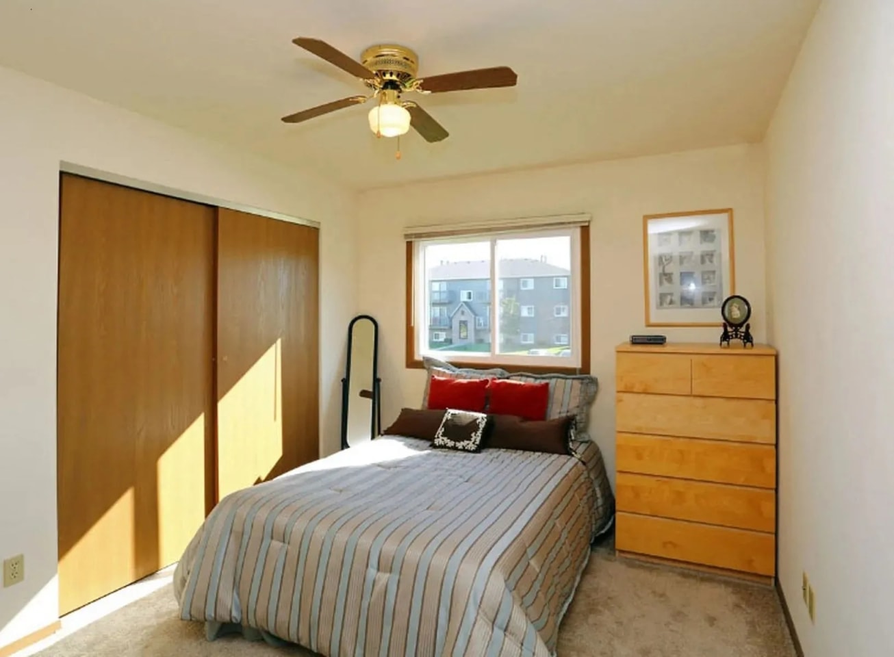 Eco Park Apartments Image 15