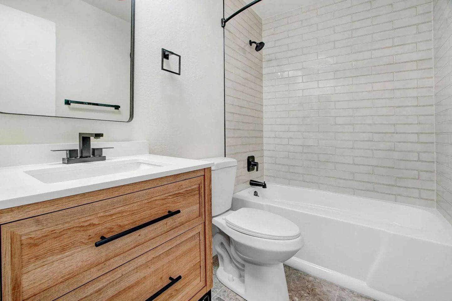 930 N.Martel Ave. Image 7