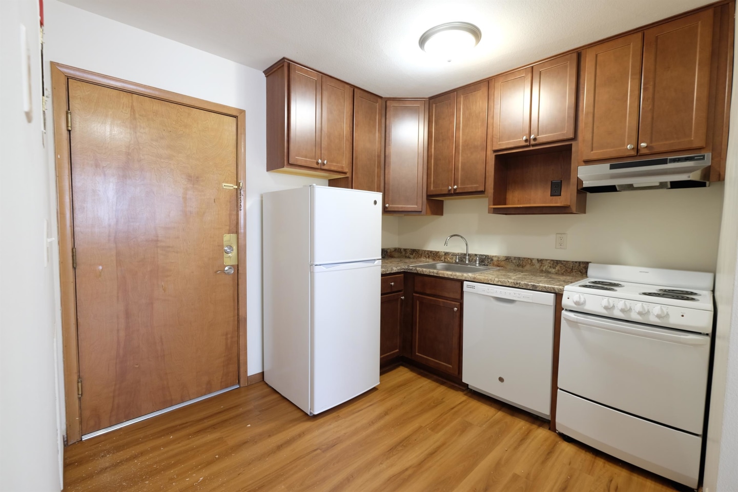 Bryant Manor Apartments Image 4