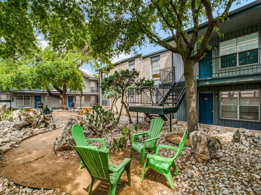 Village Oaks Apartments Image 14