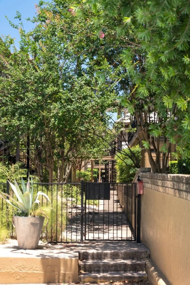 Oak Park Image 18