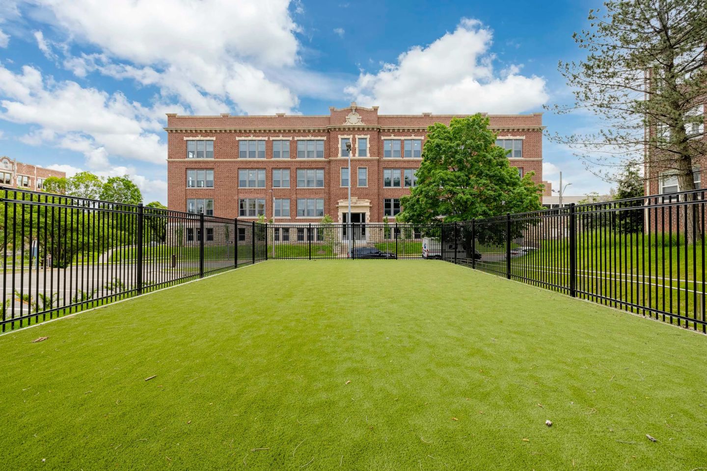 The Residences at Park 39 Image 29