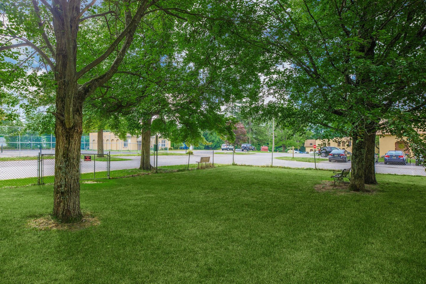Country Club Apartments Image 4