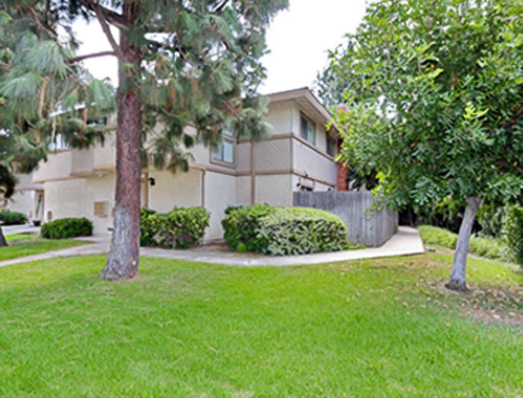 Lakeview Manor Image 3