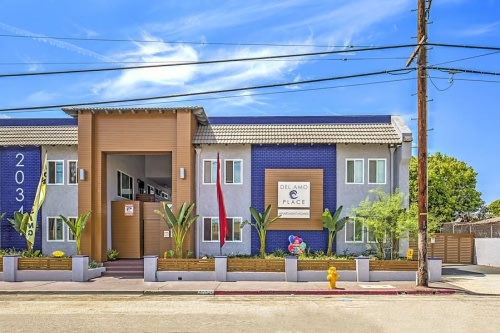 Del Amo Place Apartment Homes Image 1