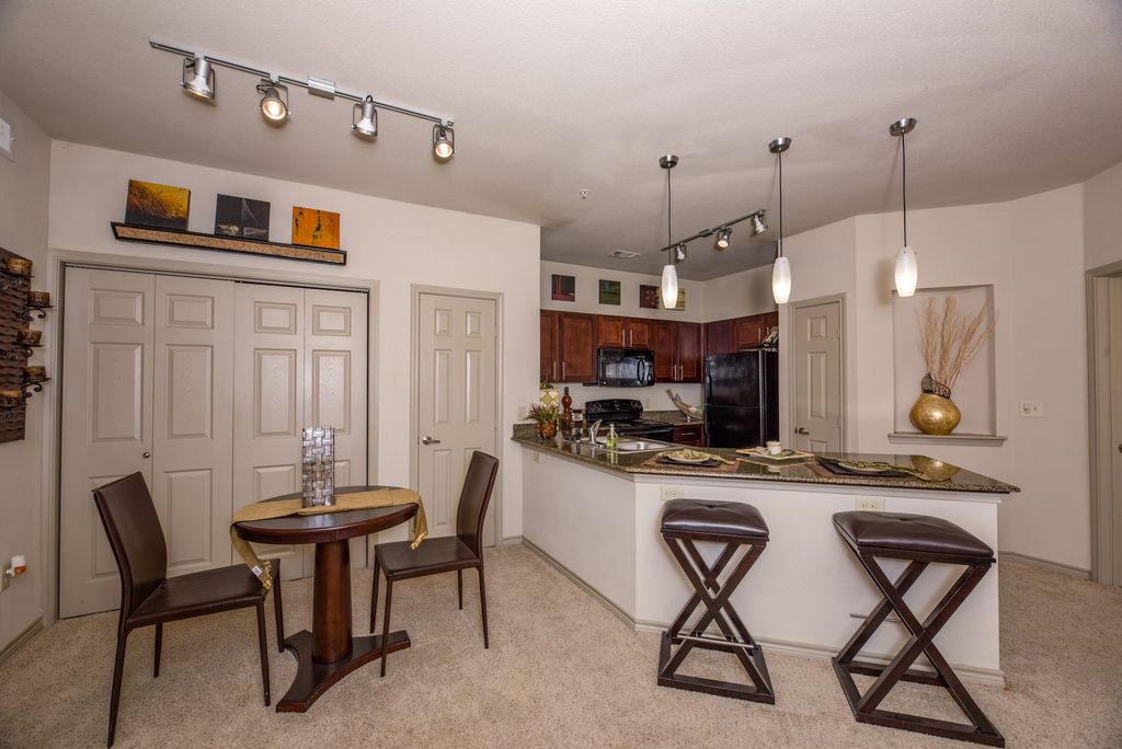 Crest Round Rock Image 15
