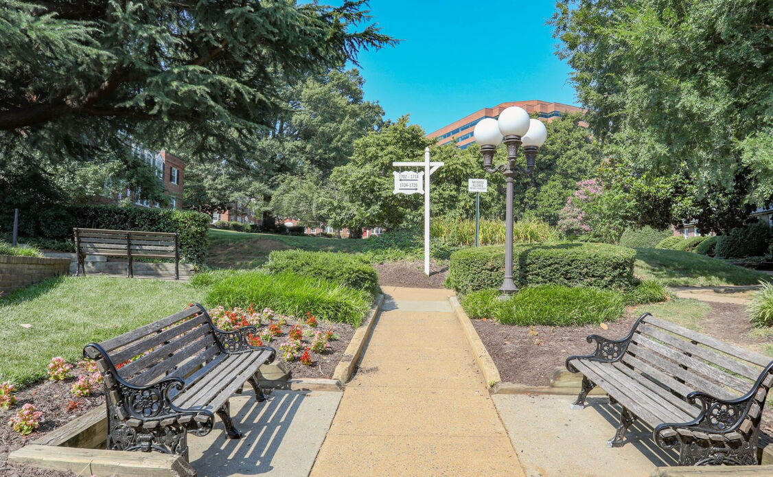 Colonial Village Apartments Image 36