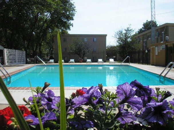 Ford Parkway Apartments Image 1