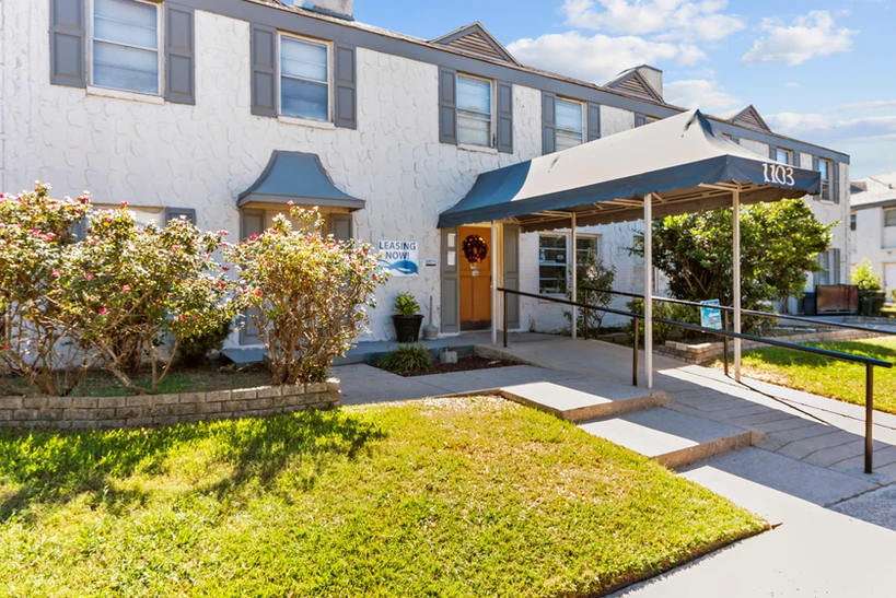 Townhomes at South Highlands Image 24