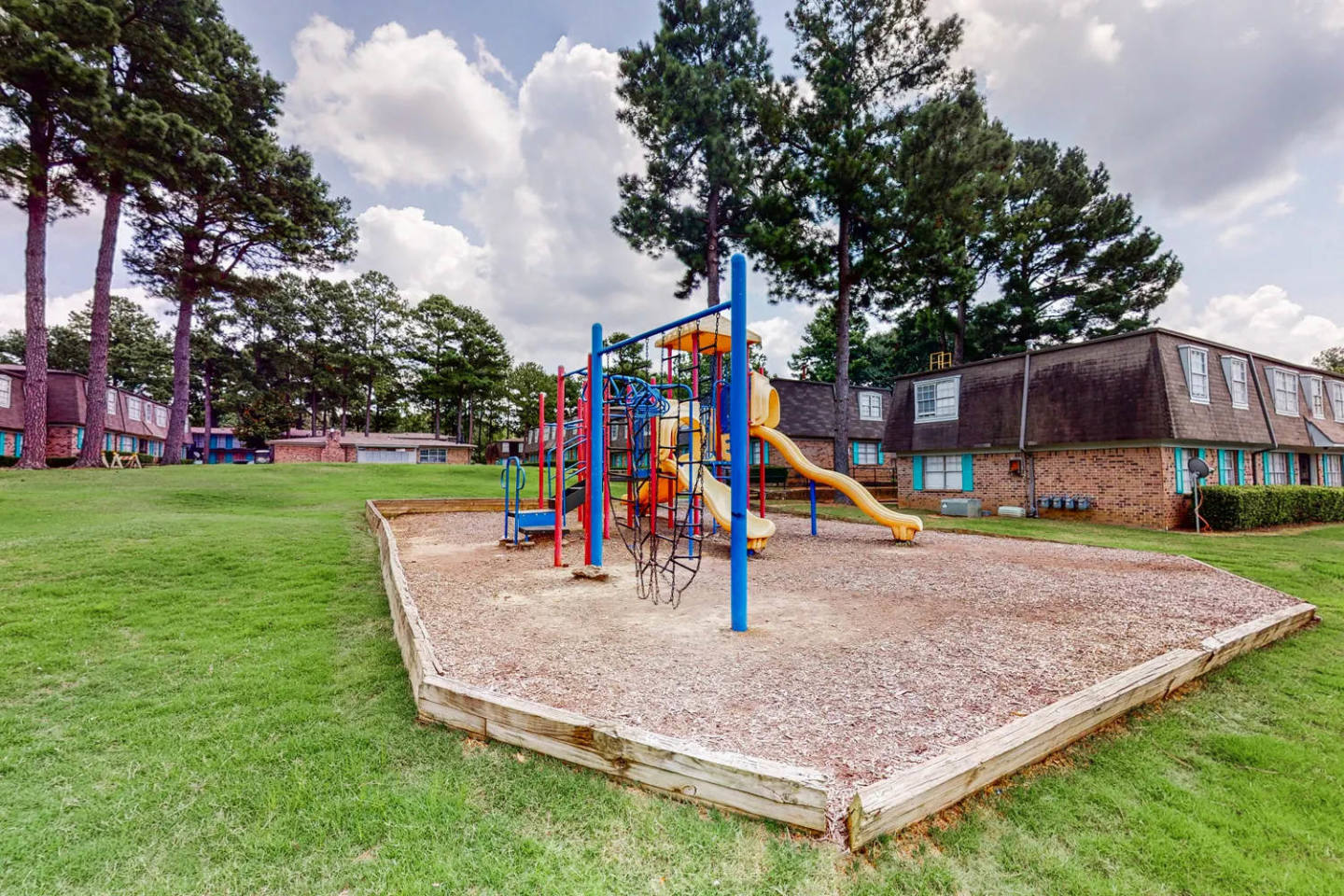 Luxe at Raleigh Apartments Image 32