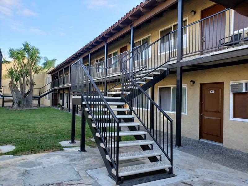 291 Avocado Street Image 1