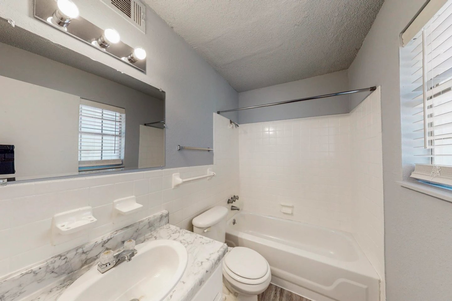 Luxe at Raleigh Apartments Image 21