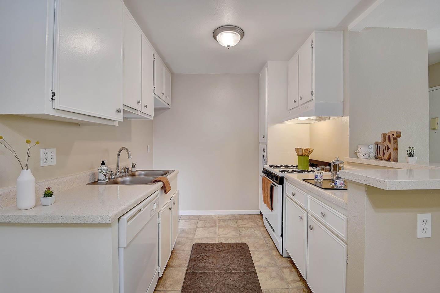 Pine Meadows Apartments Image 2
