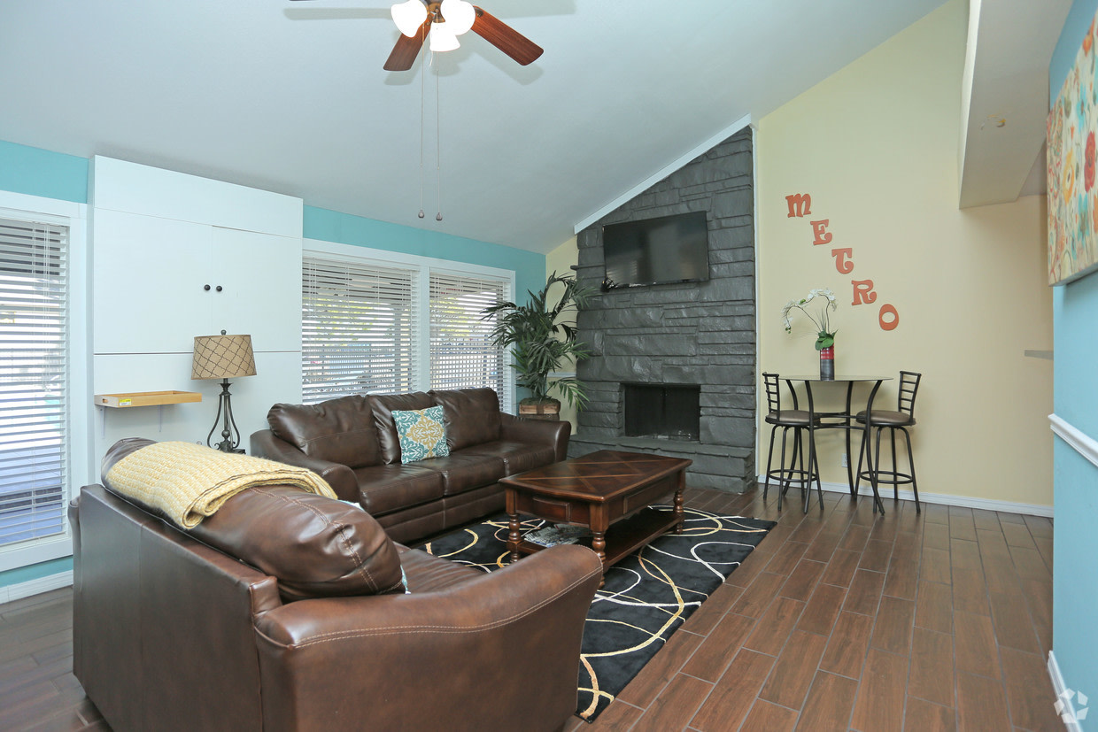 Metro Plex Apartments Image 6