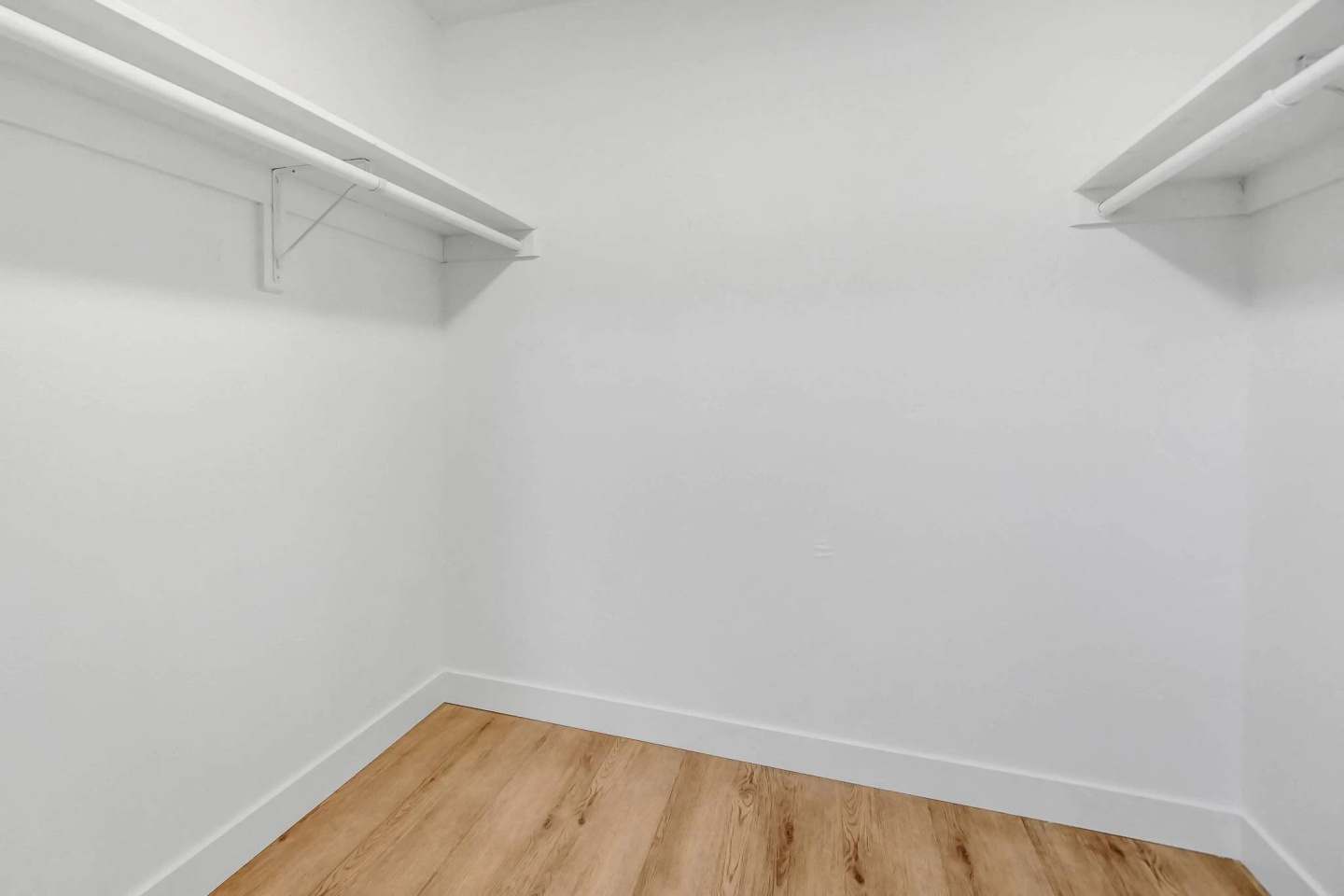930 N.Martel Ave. Image 6