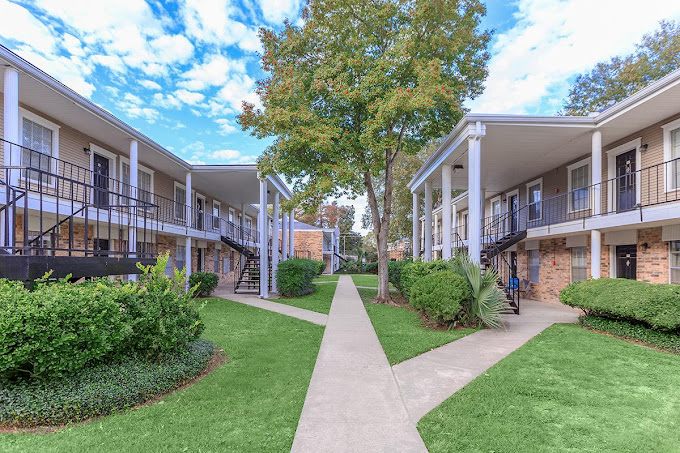 Riverside Oaks Image 5
