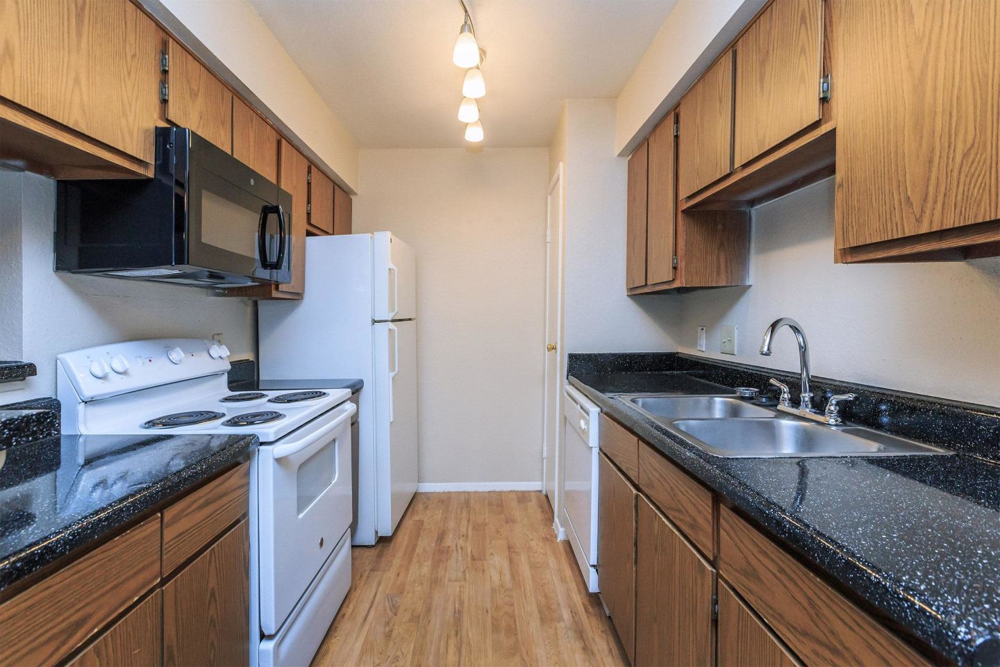 Stone Hollow Apartments Image 2