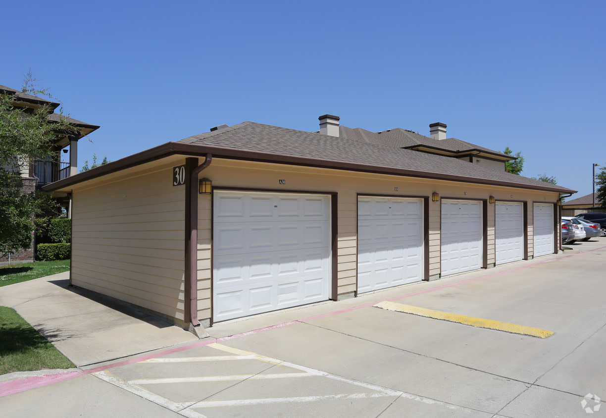 Estate Villas at Krum Image 60